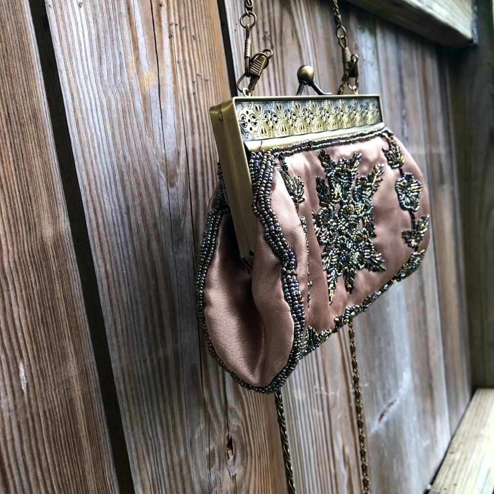 𝅺(SOLD) VINTAGE beaded beauty - Picture 3 of 16